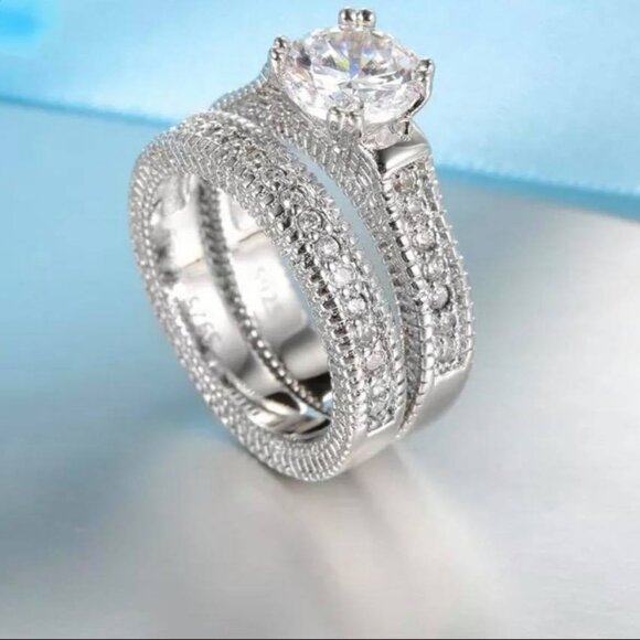 Women's New Zirconia Round Cut Wedding Set on a Sterling Silver Setting - Picture 1 of 5
